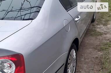 Седан Volkswagen Passat 2005 в 