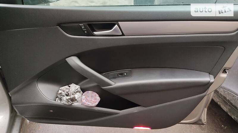 Седан Volkswagen Passat 2012 в Києві