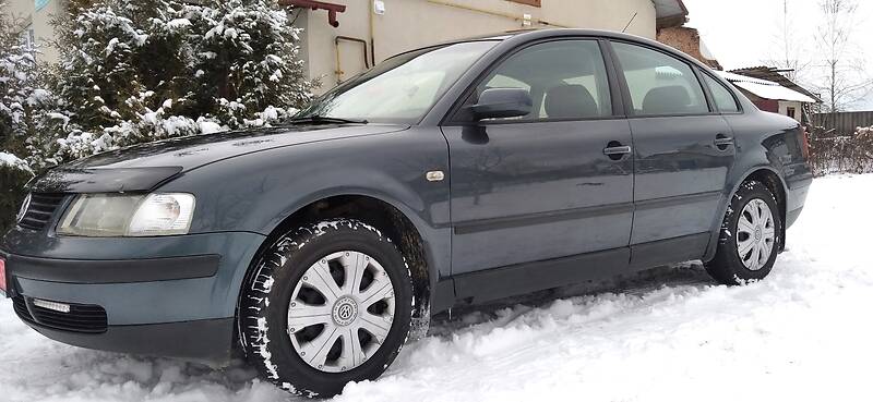 Седан Volkswagen Passat 2000 в Городке
