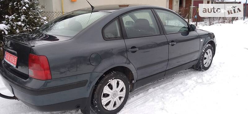 Седан Volkswagen Passat 2000 в Городке