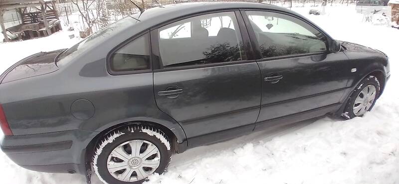 Седан Volkswagen Passat 2000 в Городке