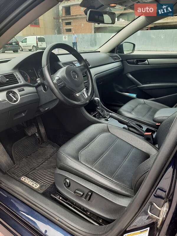 Седан Volkswagen Passat 2014 в Ивано-Франковске
