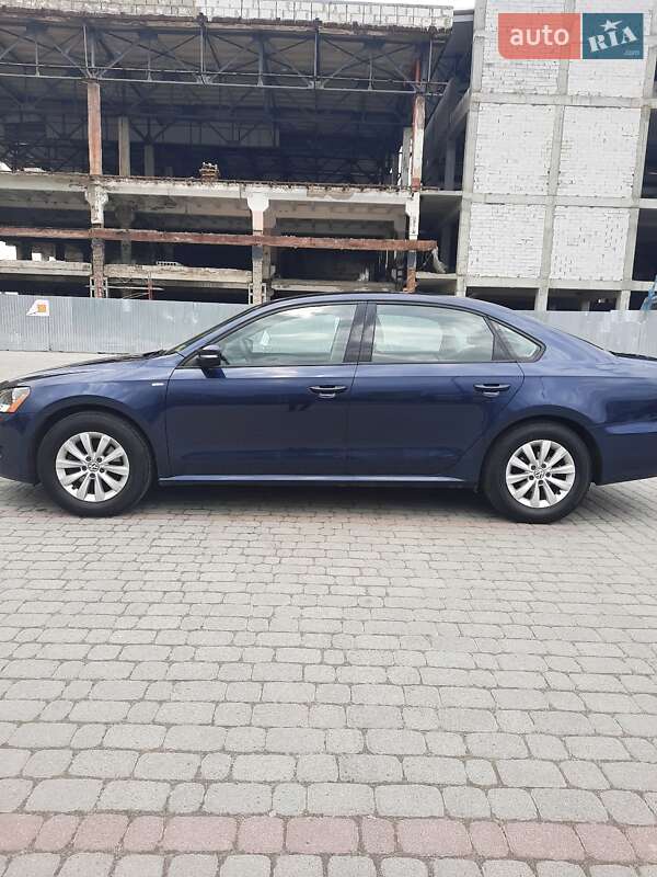 Седан Volkswagen Passat 2014 в Ивано-Франковске