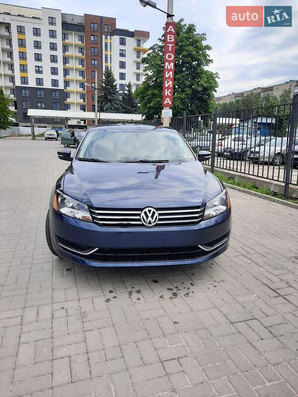 Седан Volkswagen Passat 2014 в Ивано-Франковске