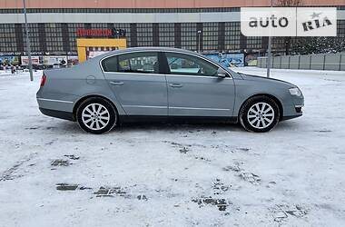 Седан Volkswagen Passat 2010 в Луцке