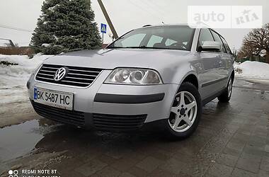 Універсал Volkswagen Passat 2002 в Сарнах