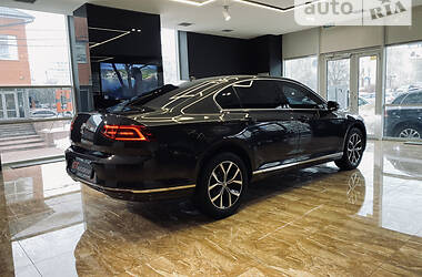 Седан Volkswagen Passat 2019 в Києві