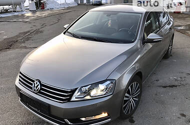 Седан Volkswagen Passat 2012 в Воловце