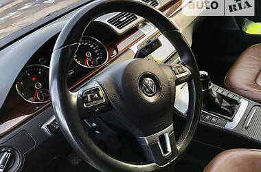 Седан Volkswagen Passat 2012 в Воловце