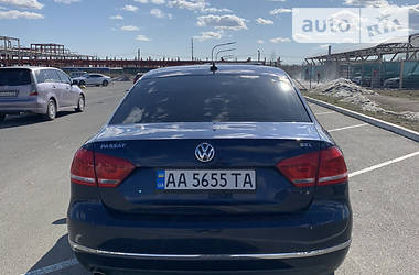 Седан Volkswagen Passat 2012 в Киеве