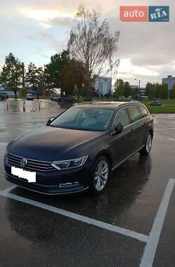 Універсал Volkswagen Passat 2015 в Чернівцях