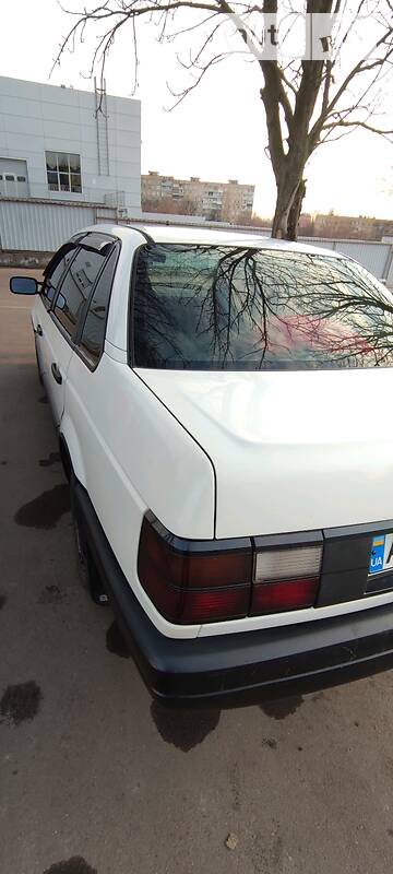 Седан Volkswagen Passat 1989 в Кривому Розі