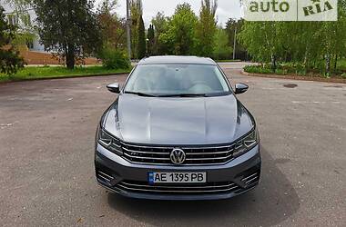 Седан Volkswagen Passat 2016 в Киеве