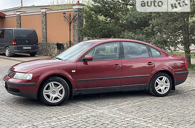 Седан Volkswagen Passat 1997 в Самборе