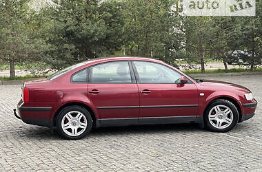 Седан Volkswagen Passat 1997 в Самборе