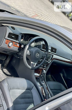 Седан Volkswagen Passat 2012 в Львові