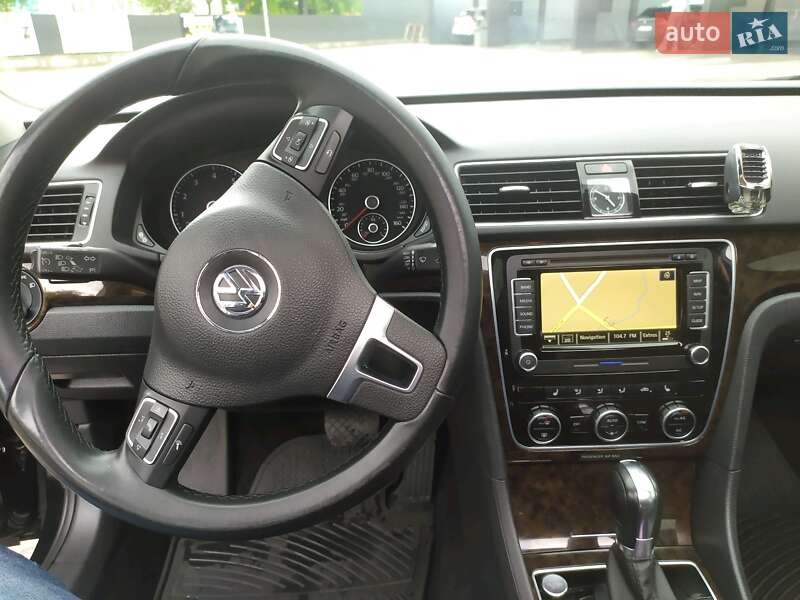 Седан Volkswagen Passat 2013 в Львове