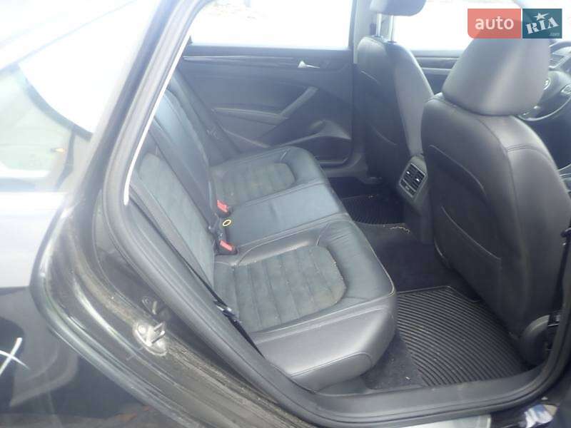 Седан Volkswagen Passat 2013 в Львове