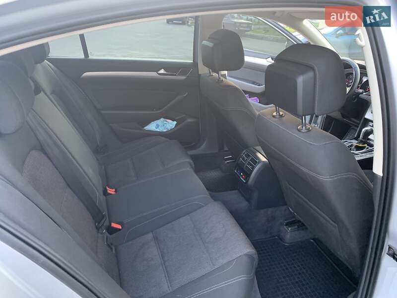 Седан Volkswagen Passat 2014 в Харкові