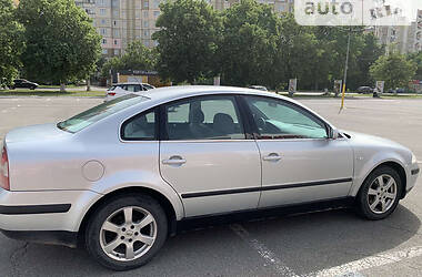 Седан Volkswagen Passat 2001 в Киеве