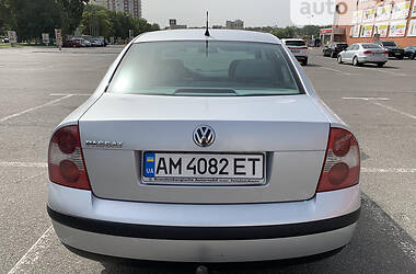 Седан Volkswagen Passat 2001 в Киеве