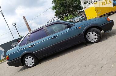 Седан Volkswagen Passat 1988 в Черновцах