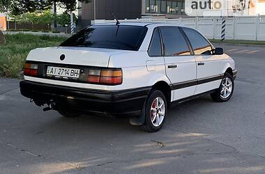 Седан Volkswagen Passat 1991 в 