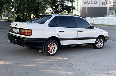 Седан Volkswagen Passat 1991 в 
