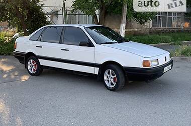 Седан Volkswagen Passat 1991 в 
