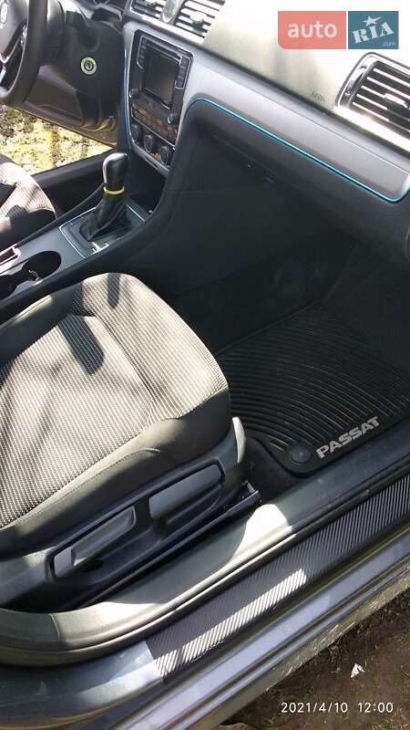 Седан Volkswagen Passat 2015 в Богуславі