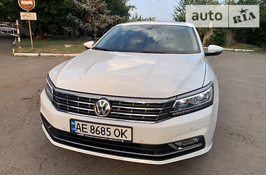 Седан Volkswagen Passat 2017 в Кривом Роге