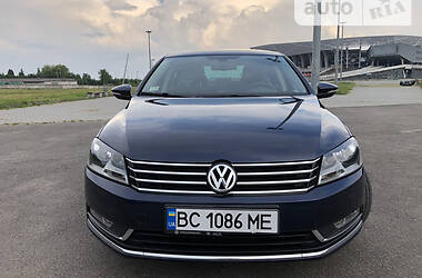 Седан Volkswagen Passat 2011 в Львове