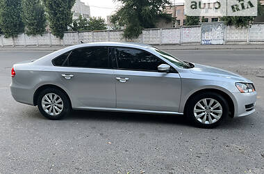 Седан Volkswagen Passat 2012 в Києві