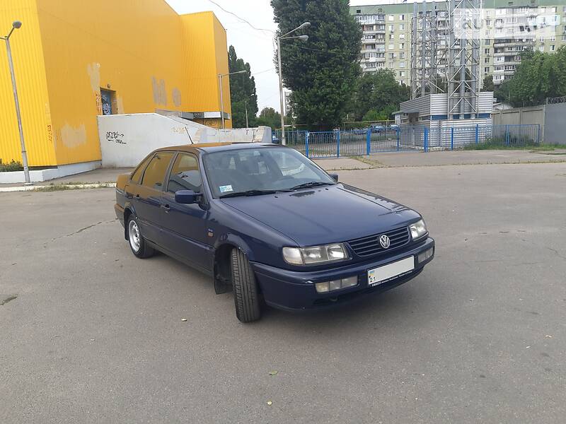Седан Volkswagen Passat 1996 в Харкові