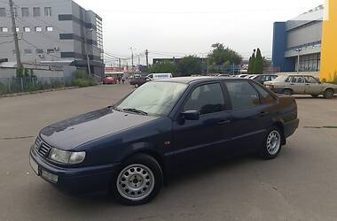 Седан Volkswagen Passat 1996 в Харькове