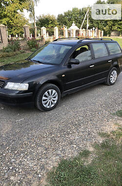 Універсал Volkswagen Passat 1998 в Чернівцях