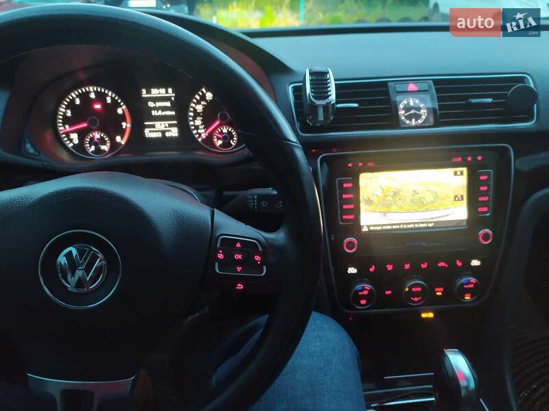 Седан Volkswagen Passat 2013 в Львове