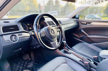 Седан Volkswagen Passat 2013 в Днепре