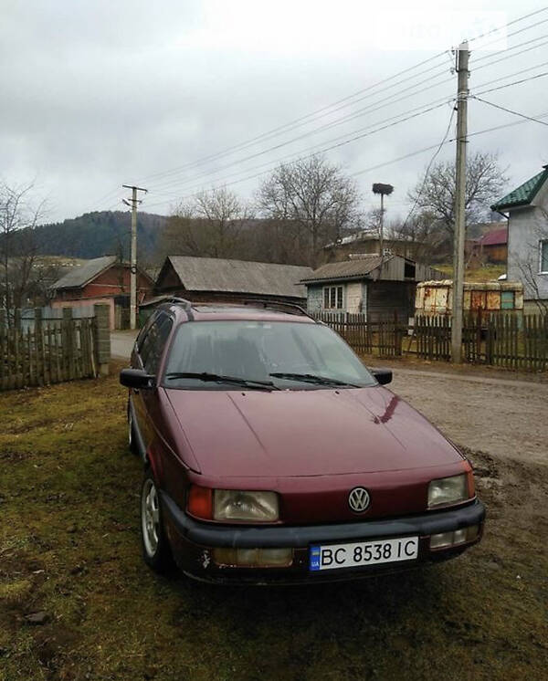 Универсал Volkswagen Passat 1989 в Долине