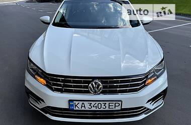 Седан Volkswagen Passat 2016 в Киеве