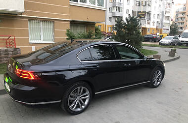 Седан Volkswagen Passat 2015 в Львове