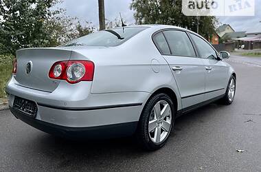 Седан Volkswagen Passat 2009 в Луцке