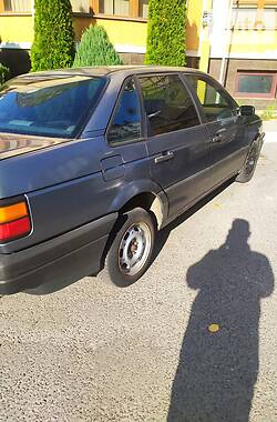 Седан Volkswagen Passat 1988 в 
