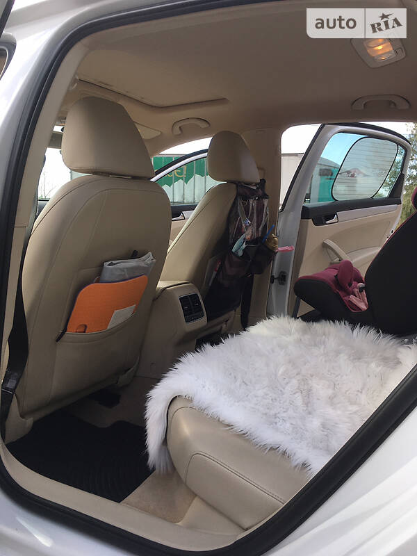 Седан Volkswagen Passat 2012 в Харькове
