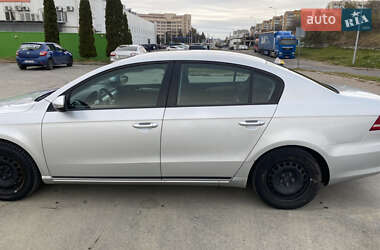 Седан Volkswagen Passat 2011 в Львове