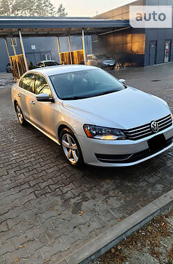 Седан Volkswagen Passat 2013 в Буче