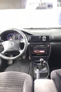 Седан Volkswagen Passat 2000 в Тыврове