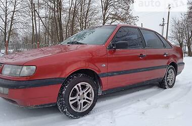 Седан Volkswagen Passat 1995 в Бучаче