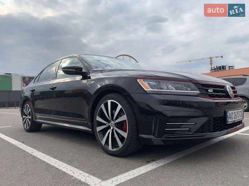 Седан Volkswagen Passat 2018 в Києві