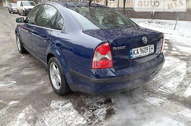 Седан Volkswagen Passat 2002 в Киеве